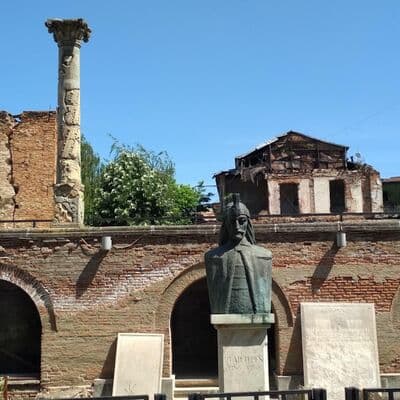 Куртя Веке (Старый Княжеский двор)