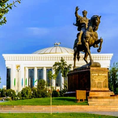 Площадь Амира Тимура